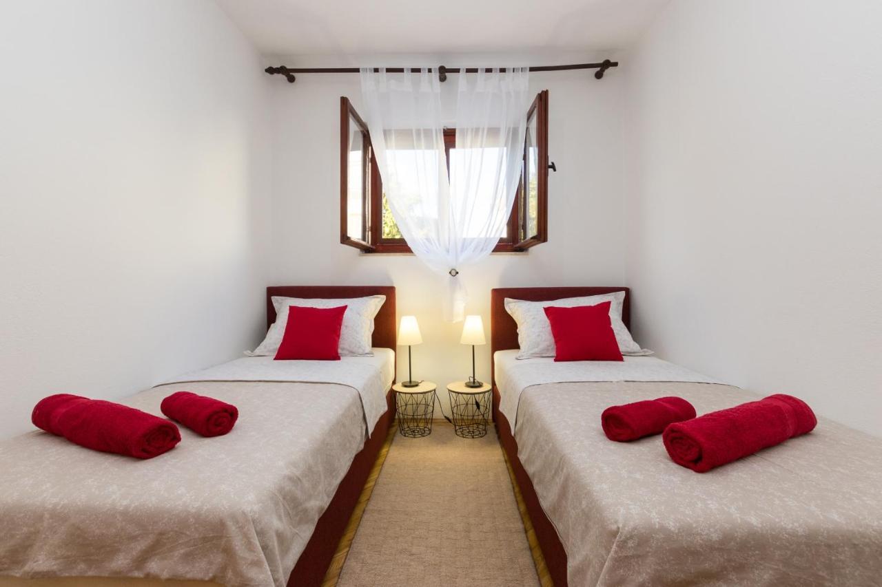 Apartments With A Parking Space Kastel Stafilic, Kastela - 16086 Ngoại thất bức ảnh