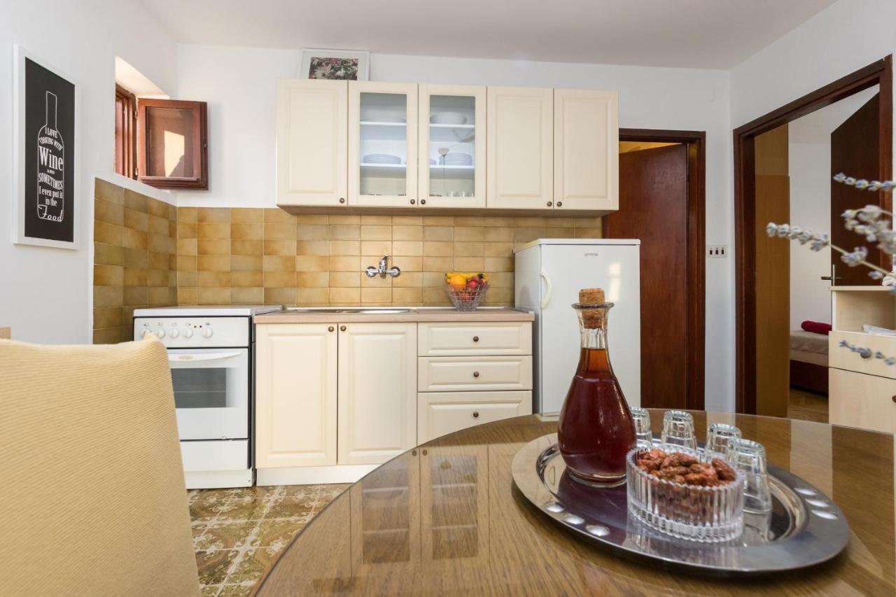 Apartments With A Parking Space Kastel Stafilic, Kastela - 16086 Ngoại thất bức ảnh
