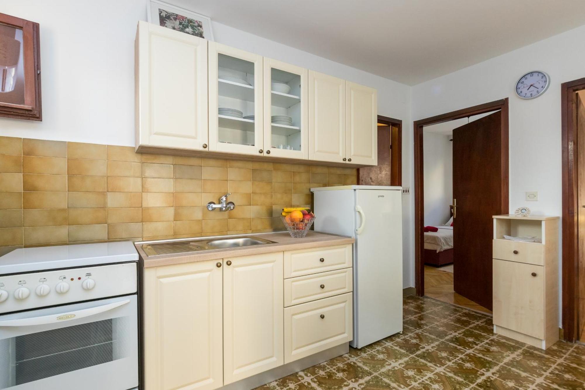 Apartments With A Parking Space Kastel Stafilic, Kastela - 16086 Phòng bức ảnh